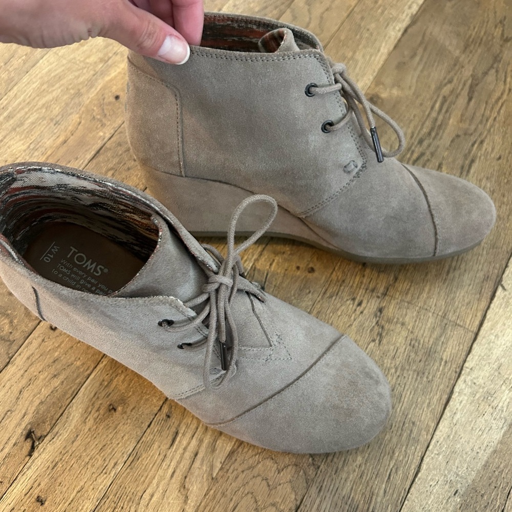 TOMS Women's Tan Wedge Ankle Boots